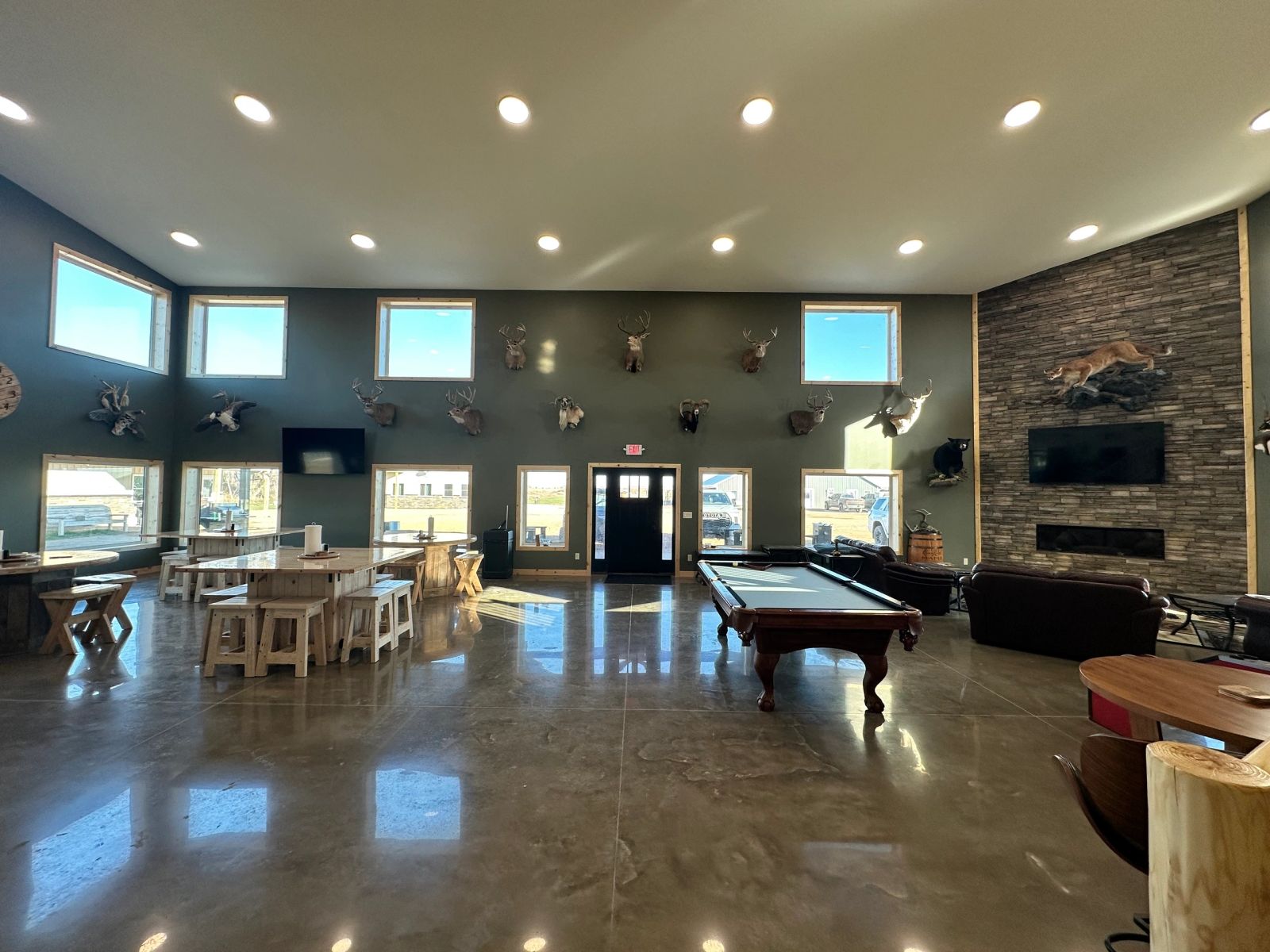 Lodge great room lined with trophy mounts at Coteau View Hunts